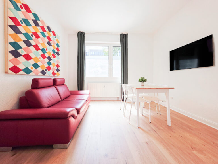 DÜ – 3 Zimmer Wohnung mit Balkon im Erdgeschoss