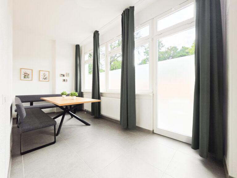 DÜ – 3 Zimmer Wohnung mit Balkon im Erdgeschoss