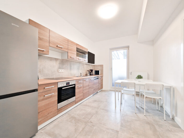 DÜ – 2 Zimmer Wohnung mit Balkon im 1.OG